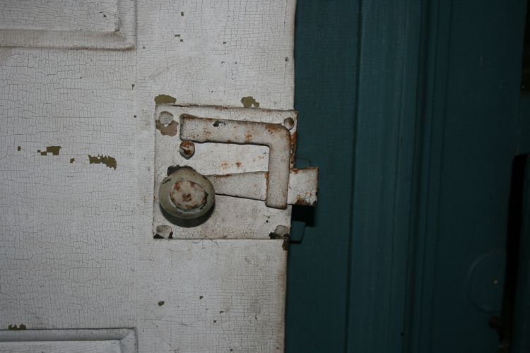 gal/251 North West St. - 2006-2007/070124 Old Knob Hinge Back side.jpg